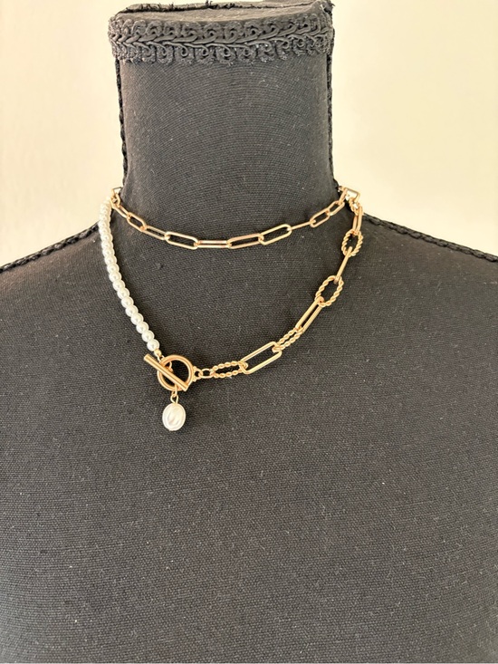 The Unbranded Brand Jewelry - Gold Link and Pearl Toggle Necklace - Elegant Two-Tone Choker